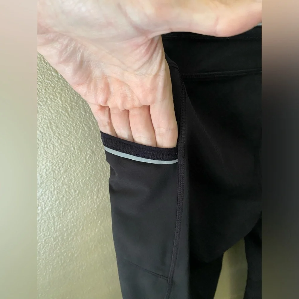 Athleta Be Free Dobby Knicker Capri Leggings Women's Small Black Activewear Crop - Picture 5 of 12